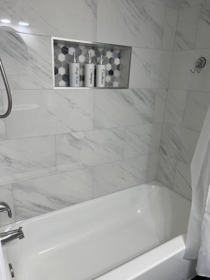Adorable 2 Bedroom Apartment With Free Street Parking Chicago Extérieur photo