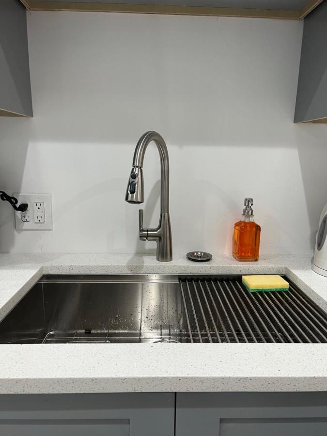 Adorable 2 Bedroom Apartment With Free Street Parking Chicago Extérieur photo
